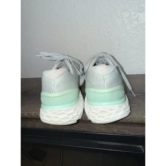 New Balance Fresh Foam X 880 v10 Running Shoes Womens Size 8 Grey W880G10 - Picture 2 of 8
